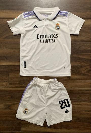 Real Madrid Jersey: 28" - Vino Jr.