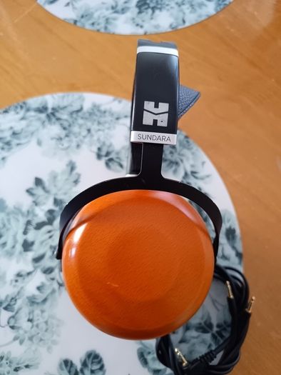 HiFi Man Sundara close back headphones