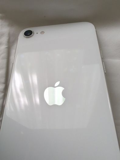 iPhone 7 white back