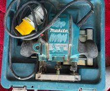 Makita 110V Plunge Router with Case - Professional Site Tool