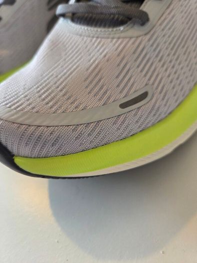 sketchers running shoes