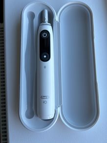 OralB IO 7 series electronic toothbrush