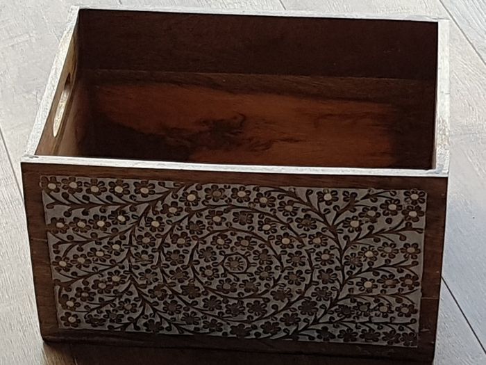 Wooden box with unic mirror mosaic