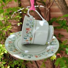 Bird feeder