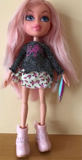 2015 Bratz Doll "Selfie Snaps Cloe"