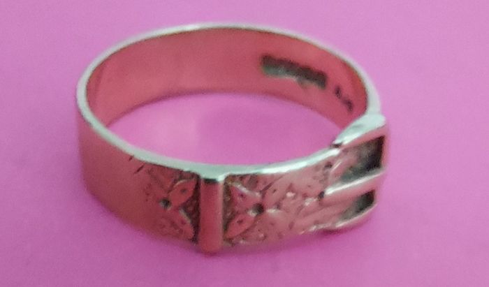Gents "buckle"  Ring 9ct Gold  3.7g