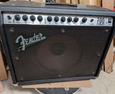 Fender Roc Pro 700
