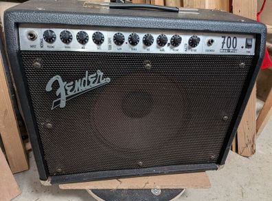 Fender Roc Pro 700