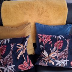 Set of 4 high quality duck feather cushions