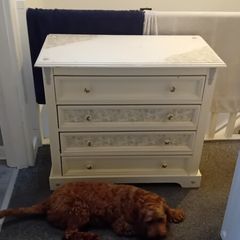 chest of drawers