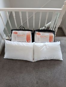 2 Duvets + 2 Pillows Like New