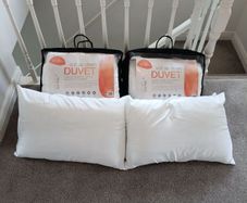 2 Duvets + 2 Pillows Like New