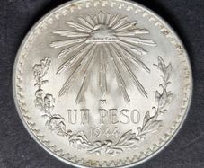 Excellent 1944 M Silver Mexico Un Peso coin