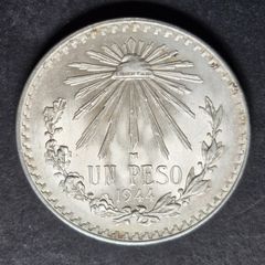Excellent 1944 M Silver Mexico Un Peso coin