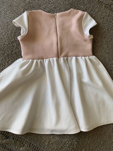 Gorgeous dress size2-4 years old like new