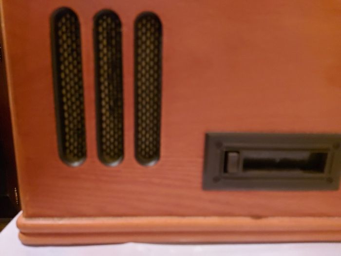 Replica vintage music system, 3 CD changer, Radio, Tape and Phono (Record Player) in lovely wooden Box Model Cl-1018, in very good condition