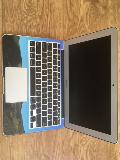 Apple MacBook Air 11" 1.7GHz i7 8Gb RAM 128Gb SSD, Big Sur OS in original box