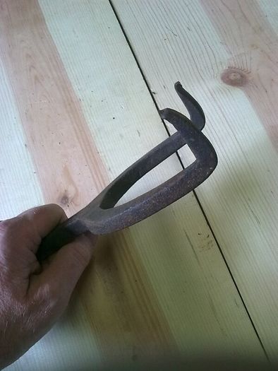 Old cooper's flagging iron