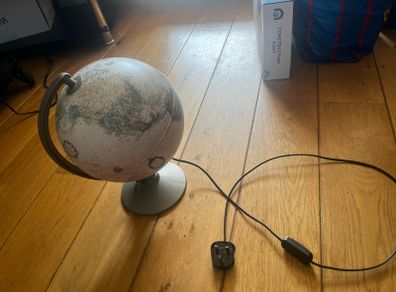 Globe lamp