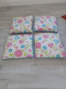 Cushions x 4 (50cms x 50cms)