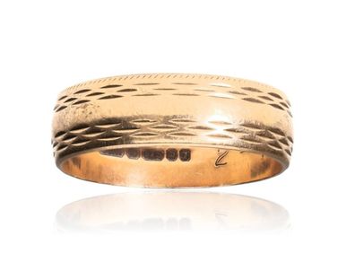 9ct gents heavy gold band 4g size S