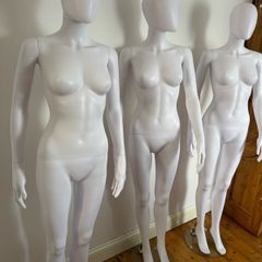 3 White mannequins