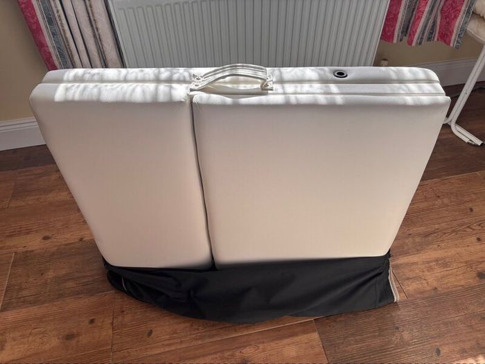 Portable beauty bed