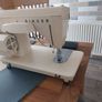 Singer Sewing Machine Image 3