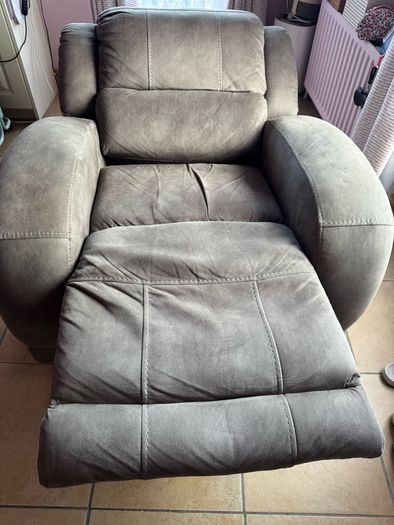 Electric recliner armchair