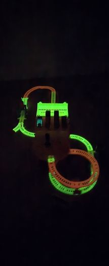 Thomas Train Glowing in The Dark track set PLUS EXTRA TRAINS