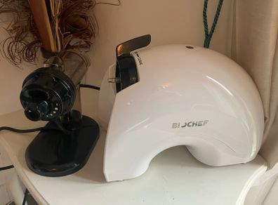 Omega TWN30 twin gear slow juicer