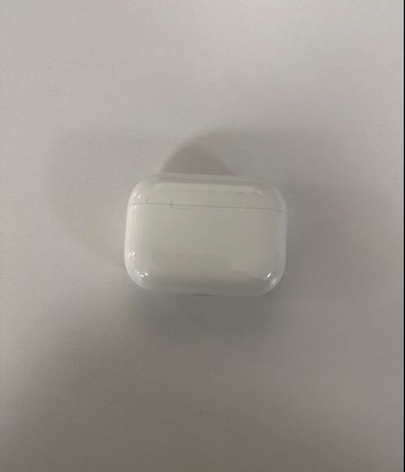 AirPods Pro 3 (2025) charging case