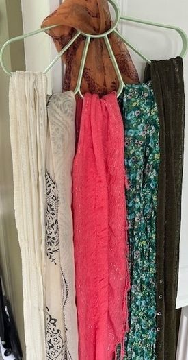 Hanger Organiser multi use - Scarf, Belt, Jewellery- Soft Green Brand New With 6 Scarves / shawls In Mint Condition.  (6)