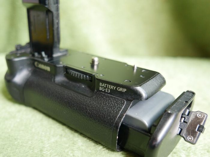 Canon BG-E3 Battery Grip For EOS 350D & 400D with two batteries