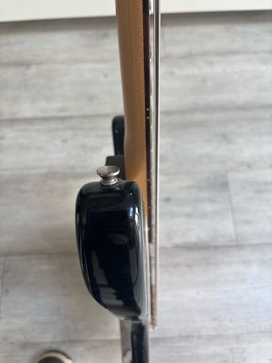 Squier P bass