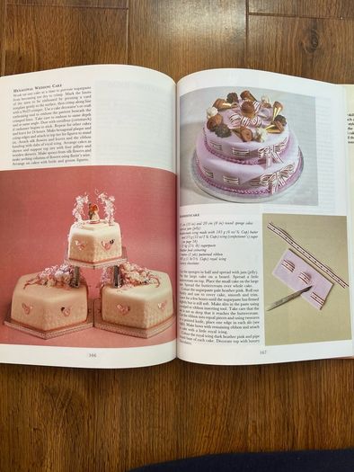 Cake decorating book