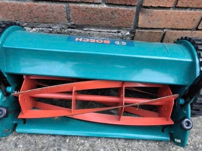 Bosch push lawnmower with grass box
