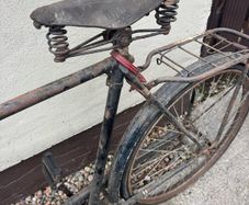 High Nelly Bikes Triumph & Raleigh