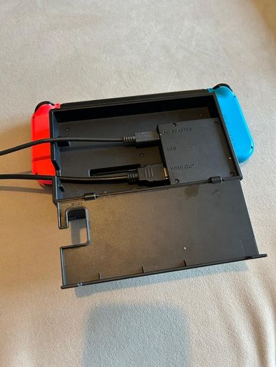 Nintendo Switch Plus 4 Games and Case.