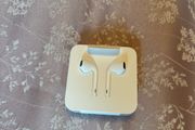 Iphone earphones (brand new)