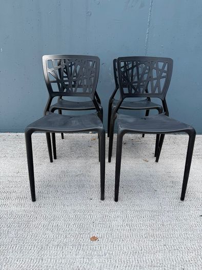 Set of 4 Black Modern Plastic Dining/ Stacking Chairs