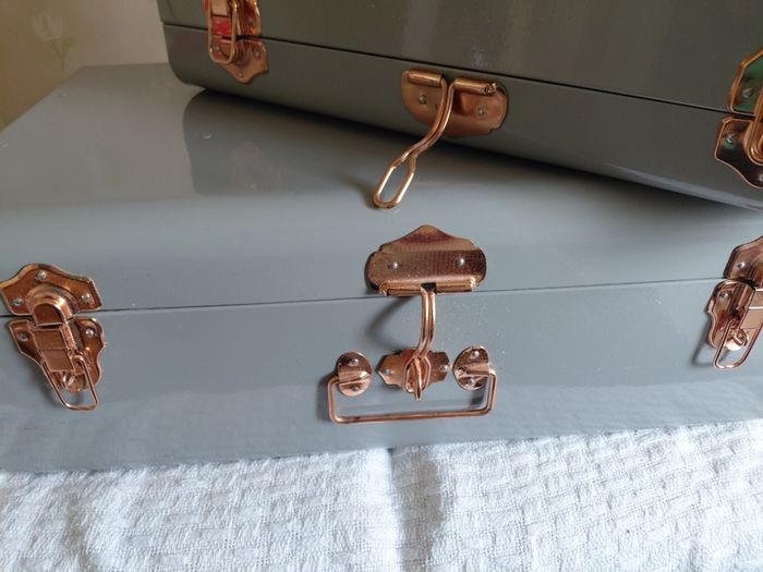 Suitcase storage
