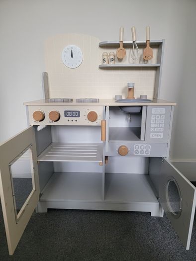 Children's Play Kitchen