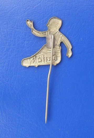 QUICK football boots (Dutch sportswear brand) - a vintage promotional stickpin badge (c.1960's)