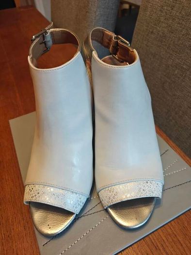 Knightbridge ankle boots