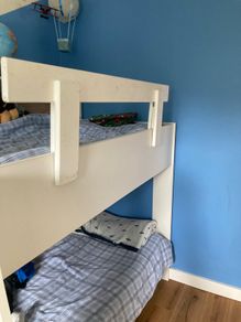 Bed barrier