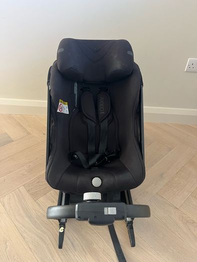 Axkid One car seat
