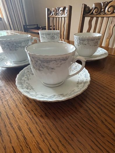 Cups & saucers