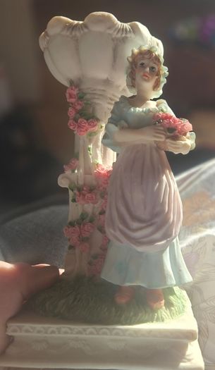 Whole Lot of Ornaments and Decorative Items