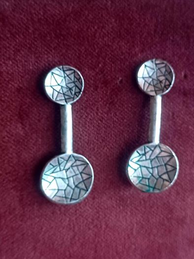 Silvery minimalist earrings